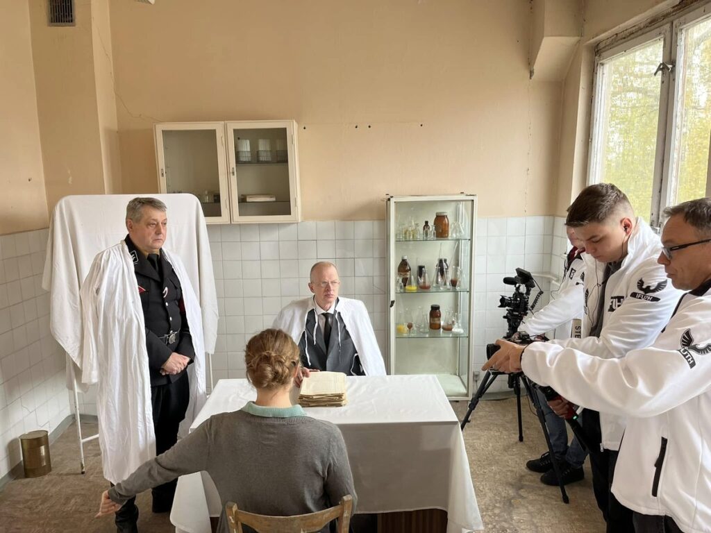 On the set of the film “The Children of Szmalcówka”, photo by Unisław Historical Society