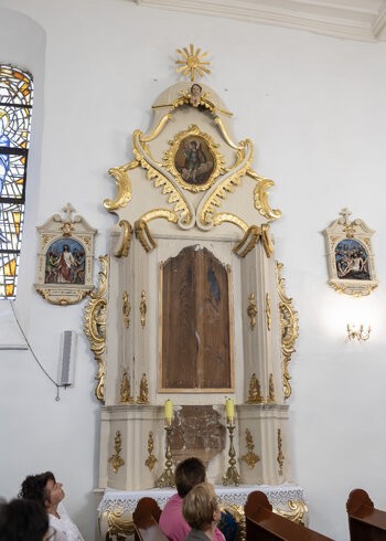 Ołtarz boczny z Parafii p.w. Św. Bartłomieja Apostoła Wabczu, fot. ks. Piotr Podlewski