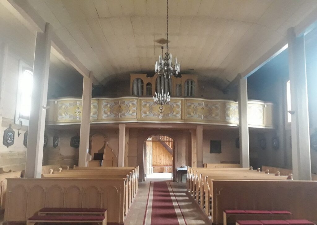 Wnętrze kościoła p.w. św. Michała Archanioła w Siedlimowie