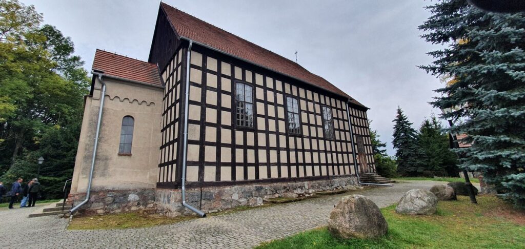 Zdjęcie z wniosku o dotację na prace ratunkowe okien kościoła parafialnego p.w. św. Katarzyny Aleksandryjskiej w Sypniewie