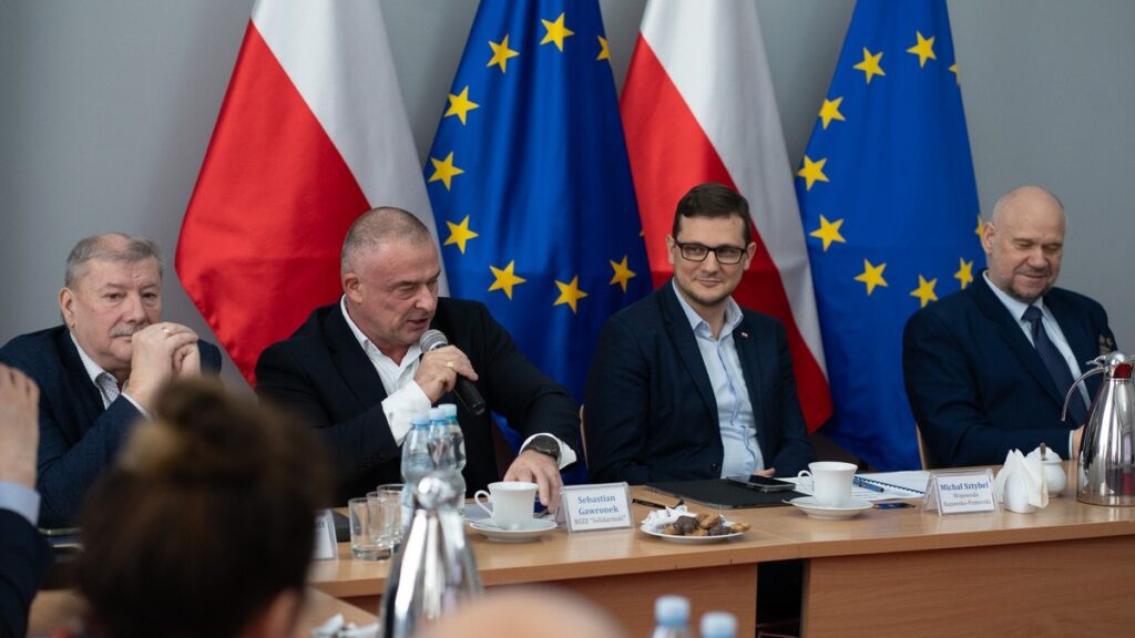 Od lewej Andrzej Arndt, p. Sebastian Gawronek, p. Michał Sztybel, p. Roman Rogalski podczas posiedzenia K-P WRDS