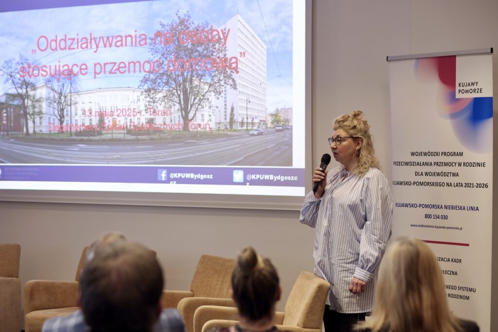 Beata Sulima, Wojewódzki Koordynator Realizacji Rządowego Programu Przeciwdziałania Przemocy Domowej, – seminarium „Administracja publiczna wobec zjawiska przemocy domowej – analiza dostępnych narzędzi oddziaływań” fot. Andrzej Goiński