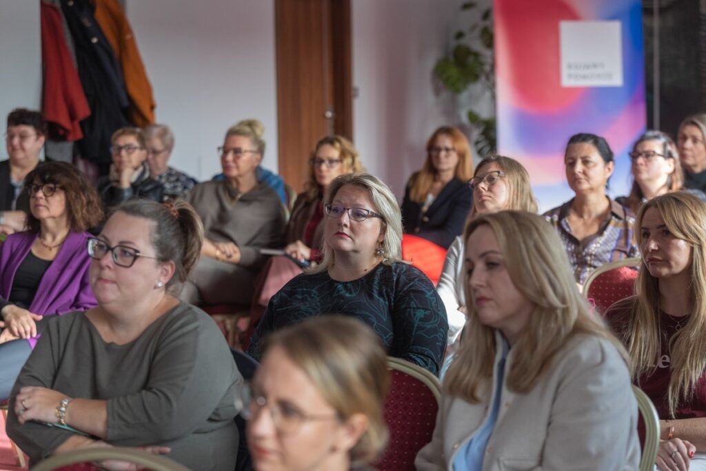 Uczestnicy spotkania inauguracyjnego projektu „Bezpieczne Dzieciństwo – Partnerstwo na Rzecz Zdrowia Psychicznego i Bezpieczeństwa Rodzin”