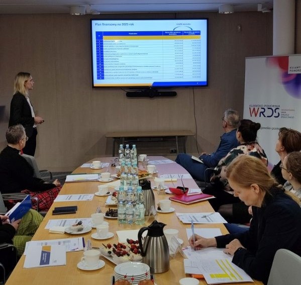 Uczestnicy posiedzenia ZdsOZ przy K-P WRSS w dniu 04.12.2025 r. w UMWKP, fot. Jarosław Łączny