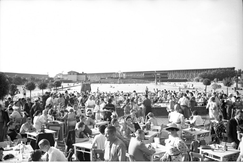 Brine pool in Ciechocinek, 1930s, photo from the NAC archives