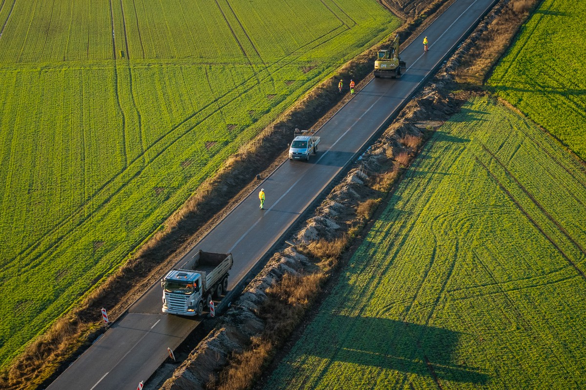 Road Modernization DW 268 Brzezie-Brześć, photo by Szymon Zdziebło/tarantoga.pl for UMWKP