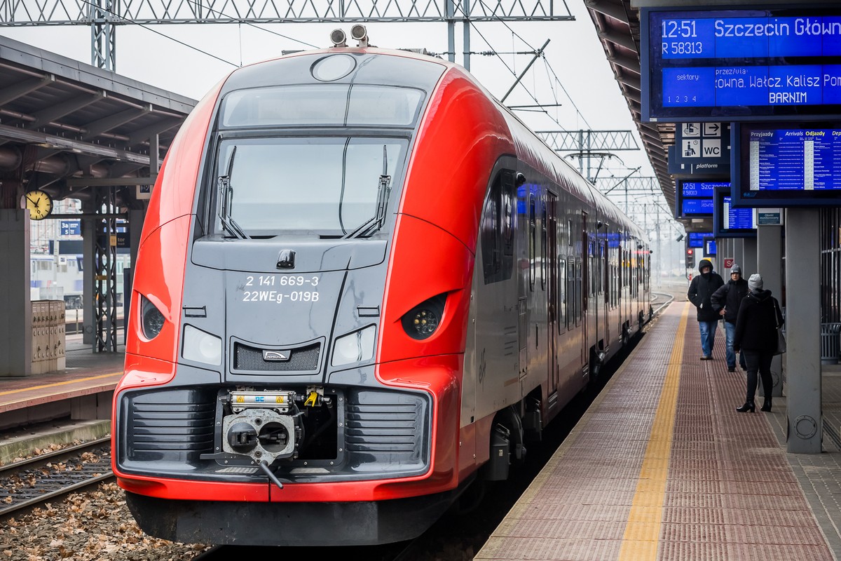 Train at Bydgoszcz Główna station, photo by Tomasz Czachorowski/eventphoto.com.pl for UMWKP