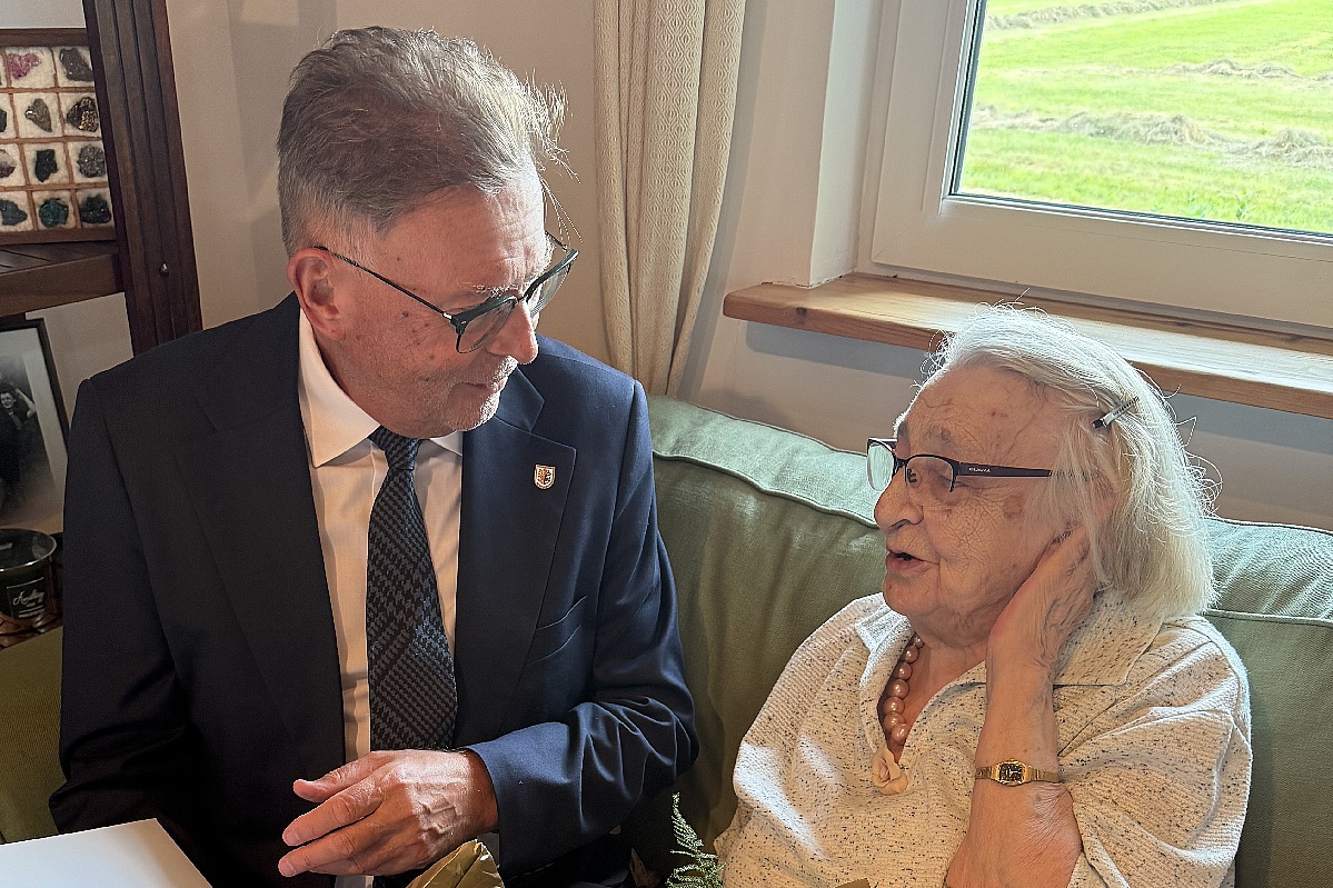 Presentation of the Unitas Durat medal to Stefania Kamińska, photo: UMWKP