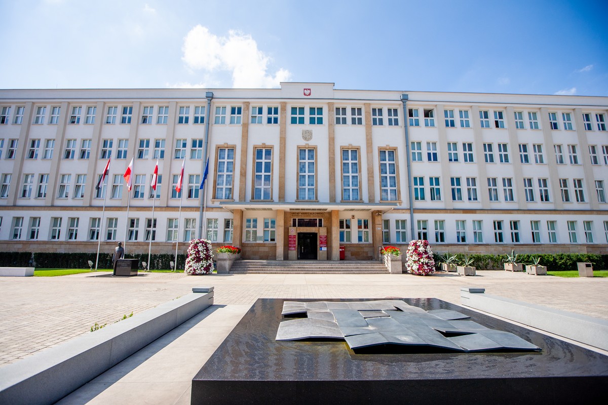 Budynek Urzędu Marszałkowskiego Województwa Kujawsko-Pomorskiego w Toruniu.