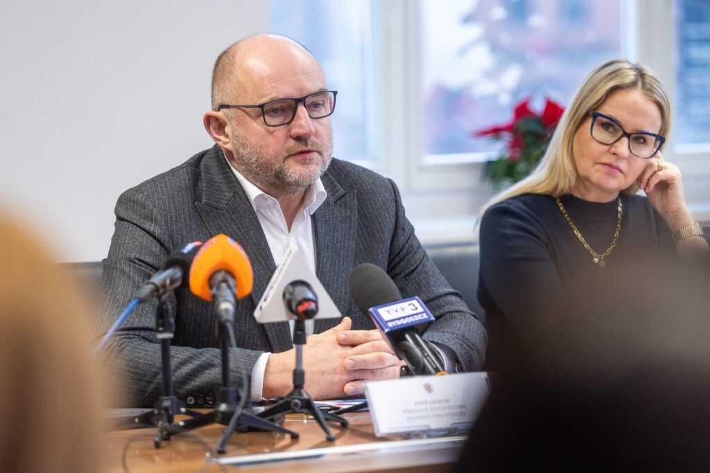 Budget 2025, press conference of Marshal Piotr Całbecki and the Regional Executive Board, photo by Szymon Zdziebło/tarantoga for UMWKP