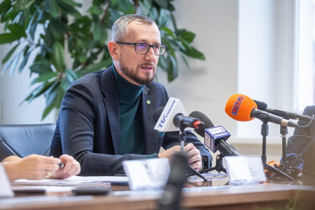 Budget 2025, press conference of Marshal Piotr Całbecki and the Regional Executive Board, photo by Szymon Zdziebło/tarantoga for UMWKP