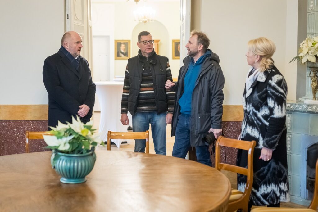 Marszałek Piotr Całbecki wizytuje Pałac Lubostroń, fot. Tomasz Czachorowski/eventphoto dla UMWKP