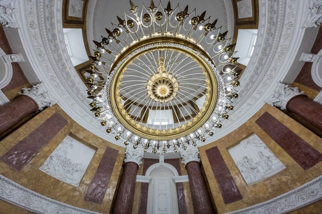 Marszałek Piotr Całbecki wizytuje Pałac Lubostroń, fot. Tomasz Czachorowski/eventphoto dla UMWKP