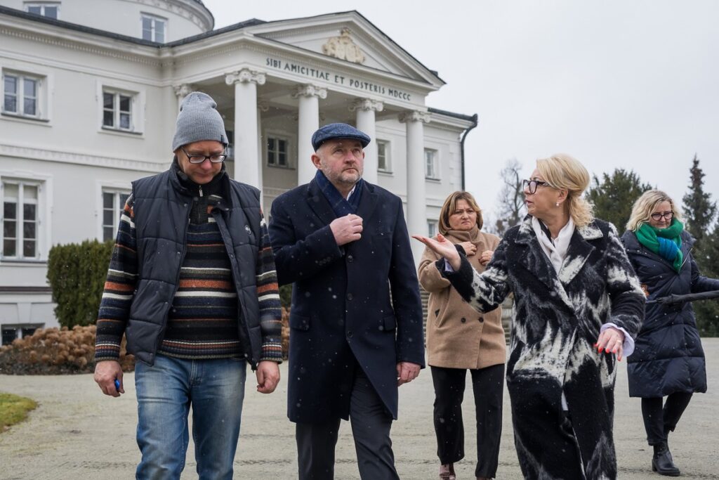 Marszałek Piotr Całbecki wizytuje Pałac Lubostroń, fot. Tomasz Czachorowski/eventphoto dla UMWKP