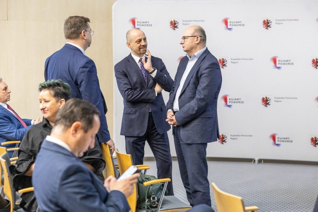 Ceremonia wręczenia umów FEdKP, fot. Szymon Zdziebło/tarantoga dla UMWKP