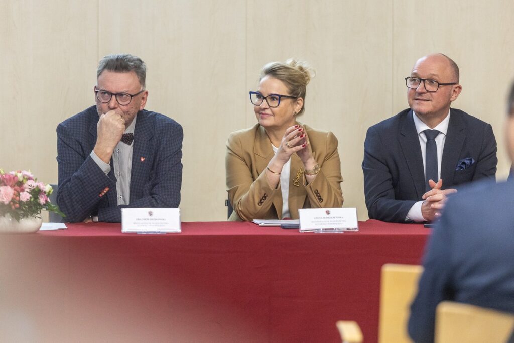 Ceremonia wręczenia umów FEdKP, fot. Szymon Zdziebło/tarantoga dla UMWKP