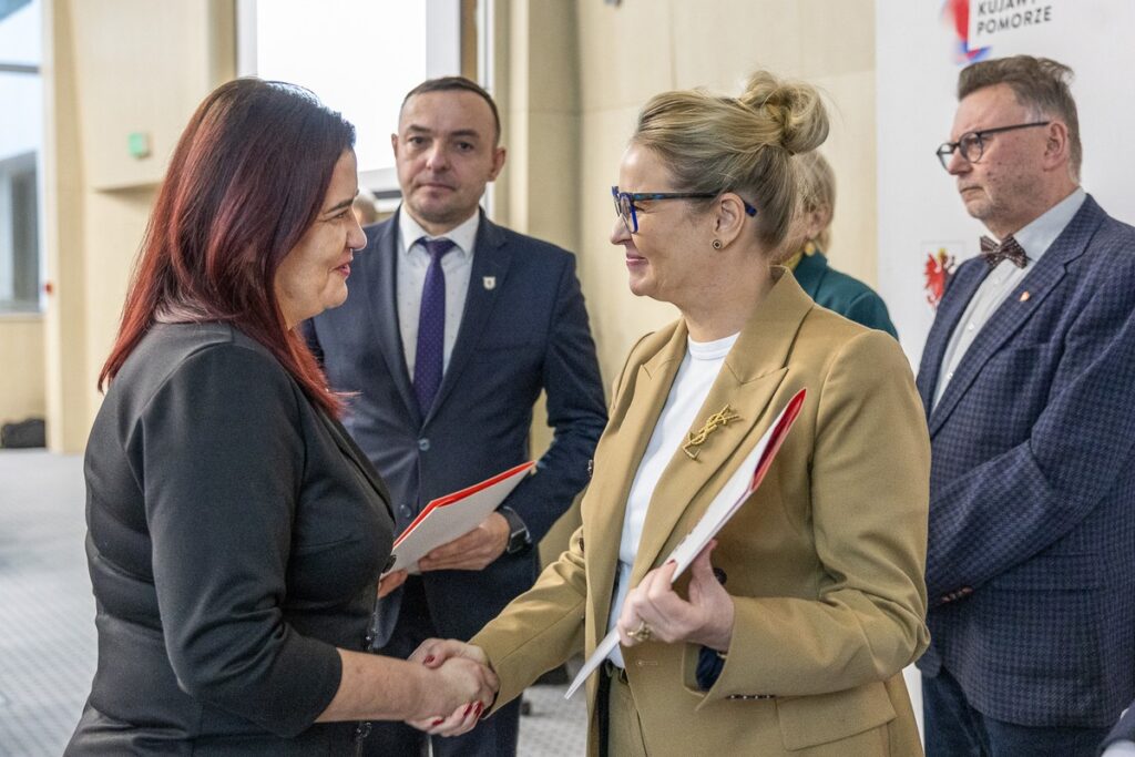 Ceremonia wręczenia umów FEdKP, fot. Szymon Zdziebło/tarantoga dla UMWKP