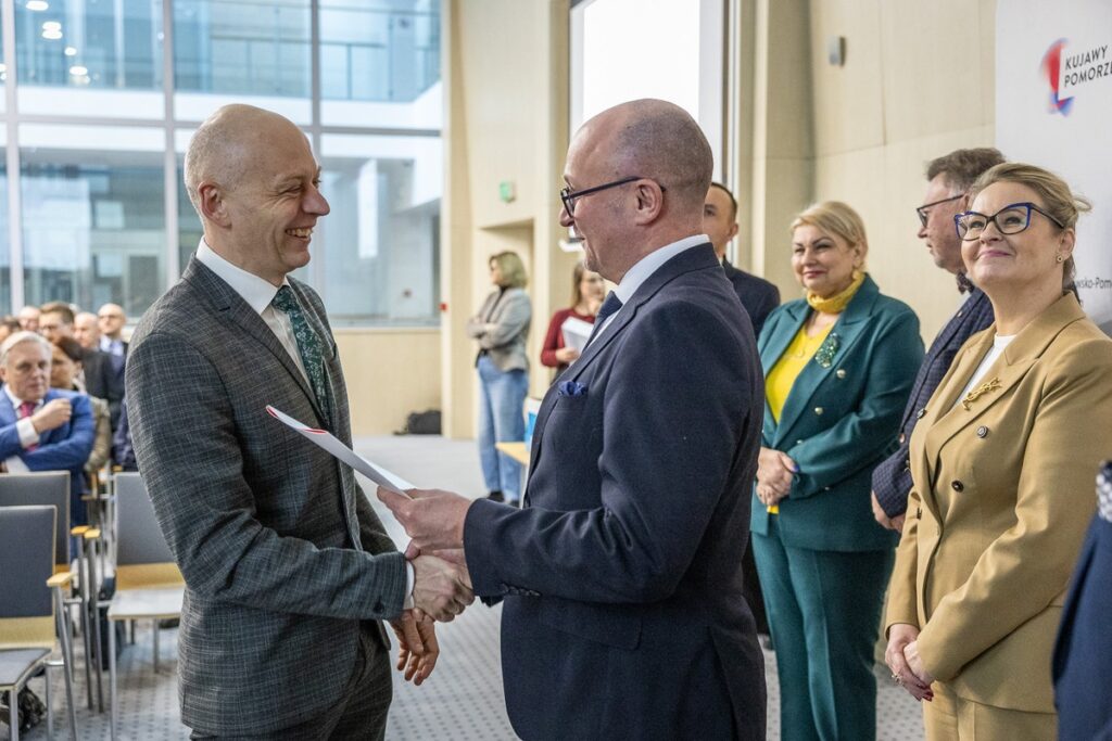 Ceremonia wręczenia umów FEdKP, fot. Szymon Zdziebło/tarantoga dla UMWKP