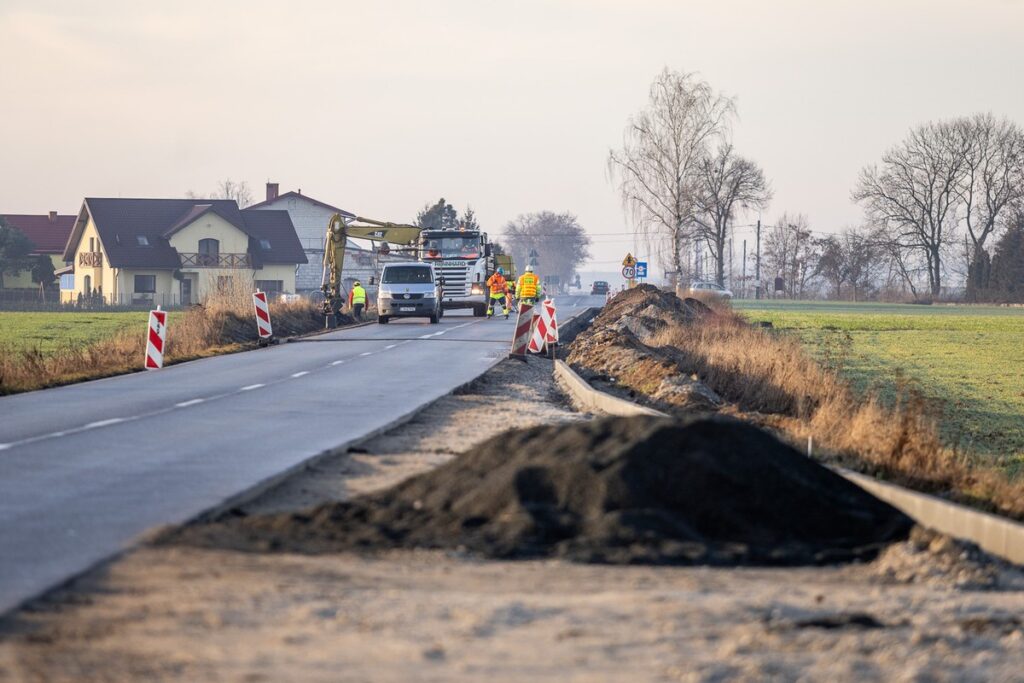 Modernizacja DW 268, fot. Szymon Zdziebło/tarantoga.pl dla UMWKP