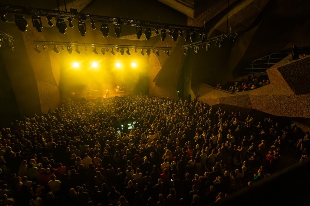 Koncert Kamila Bednarka w CKK Jordanki, fot. Szymon Zdziebło/tarantoga.pl dla UMWKP