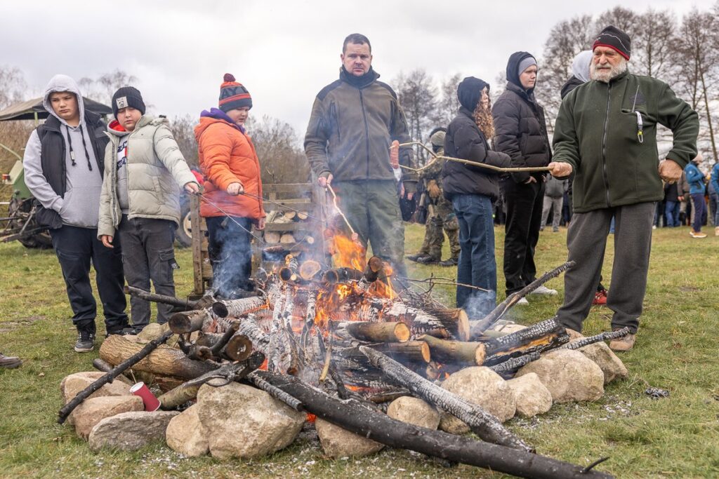 Rekonstrukcja historyczne w Borównie fot. Szymon Zdziebło/tarantoga.pl dla UMWKP