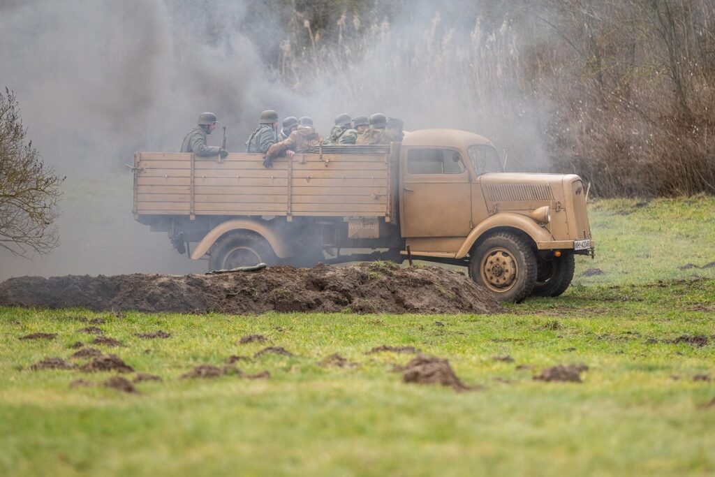 Historical reenactment in Borówno, photo by Szymon Zdziebło/tarantoga.pl for UMWKP.