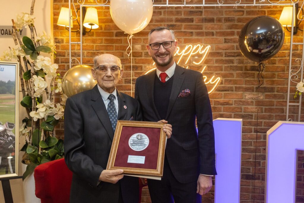 Presentation of the Unitas Durat medal to Czesław Romankiewicz, photo by Mikołaj Kuras for UMWKP