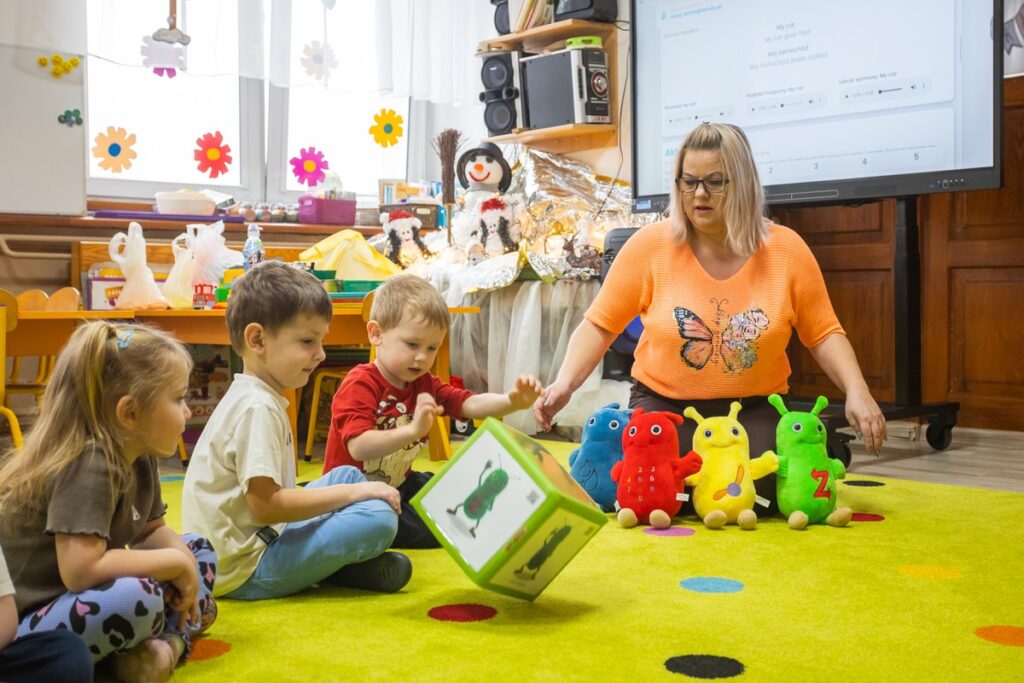 Zajęcia języka angielskiego w Przedszkolu Miejskim nr 3 w Lipnie, fot. Mikołaj Kuras dla UMWKP