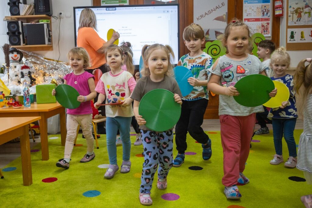 Zajęcia języka angielskiego w Przedszkolu Miejskim nr 3 w Lipnie, fot. Mikołaj Kuras dla UMWKP