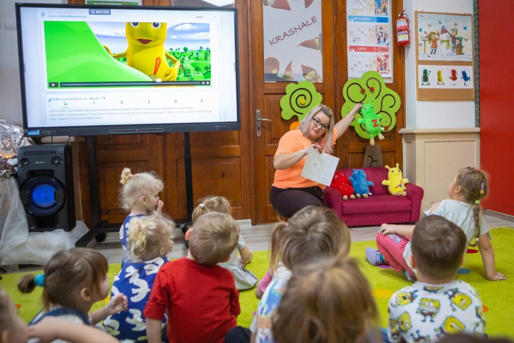 Zajęcia języka angielskiego w Przedszkolu Miejskim nr 3 w Lipnie, fot. Mikołaj Kuras dla UMWKP