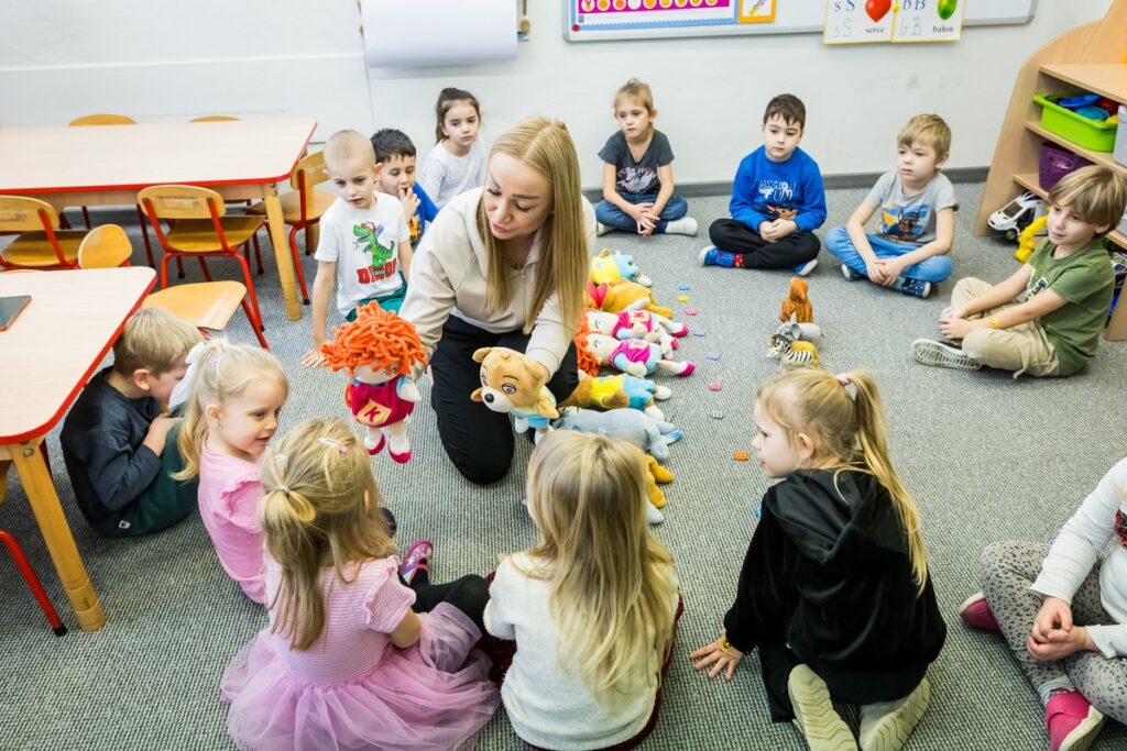 Zajęcia języka angielskiego w Przedszkolu nr 2 w Nakle nad Notecią, fot. Tomasz Czachorowski/eventphoto.com.pl dla UMWKP