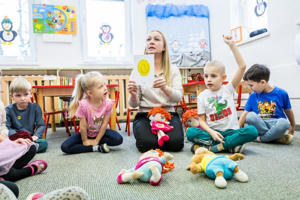 Zajęcia języka angielskiego w Przedszkolu nr 2 w Nakle nad Notecią, fot. Tomasz Czachorowski/eventphoto.com.pl dla UMWKP