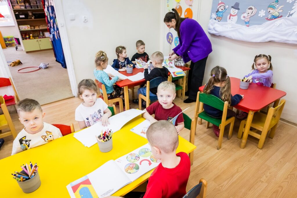 Zajęcia języka angielskiego w Przedszkolu nr 2 w Nakle nad Notecią, fot. Tomasz Czachorowski/eventphoto.com.pl dla UMWKP