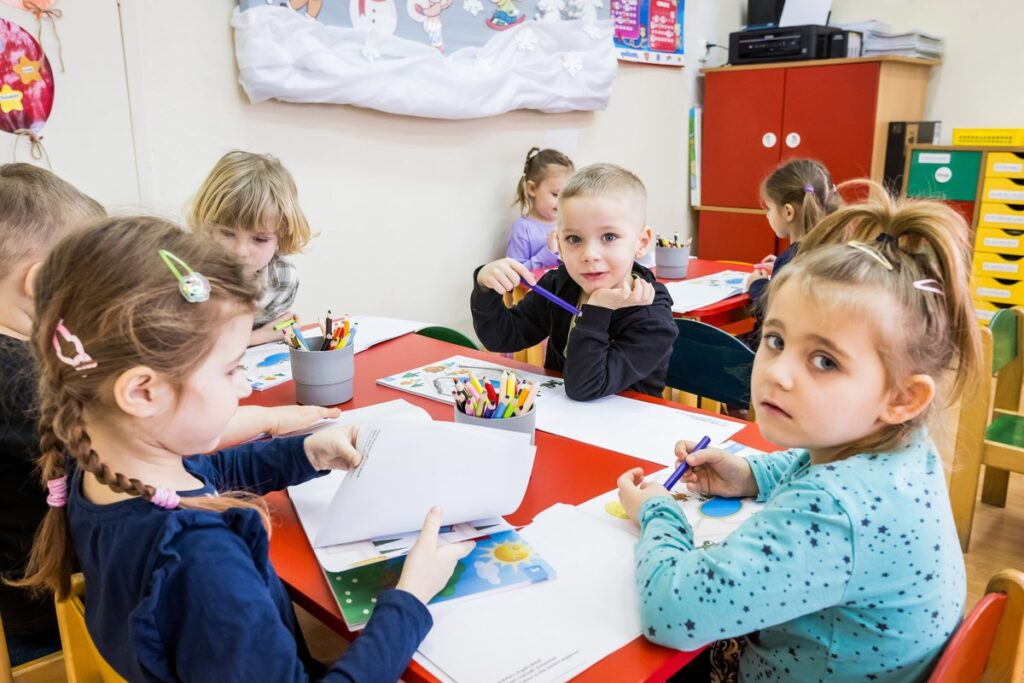 Zajęcia języka angielskiego w Przedszkolu nr 2 w Nakle nad Notecią, fot. Tomasz Czachorowski/eventphoto.com.pl dla UMWKP