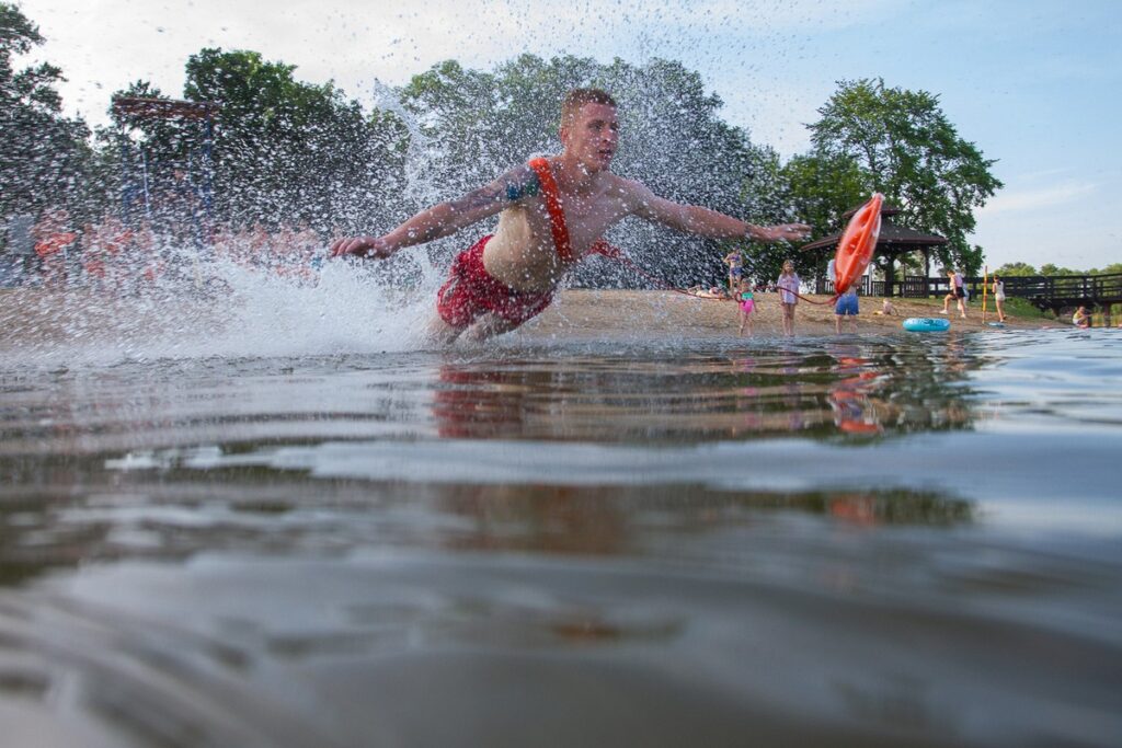 Kruszwica. Training of future rescuers of the Volunteer Water Rescue Service, photo by Mikołaj Kuras for UMWKP