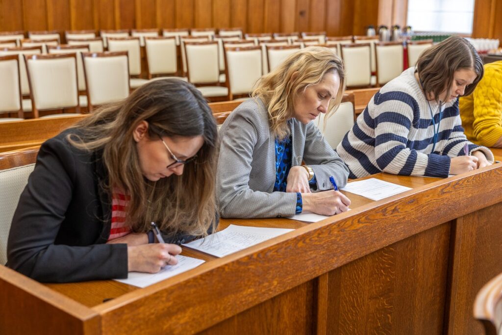 Dyktando w Urzędzie Marszałkowskim, fot. Szymon Zdziebło/tarantoga.pl dla UMWKP