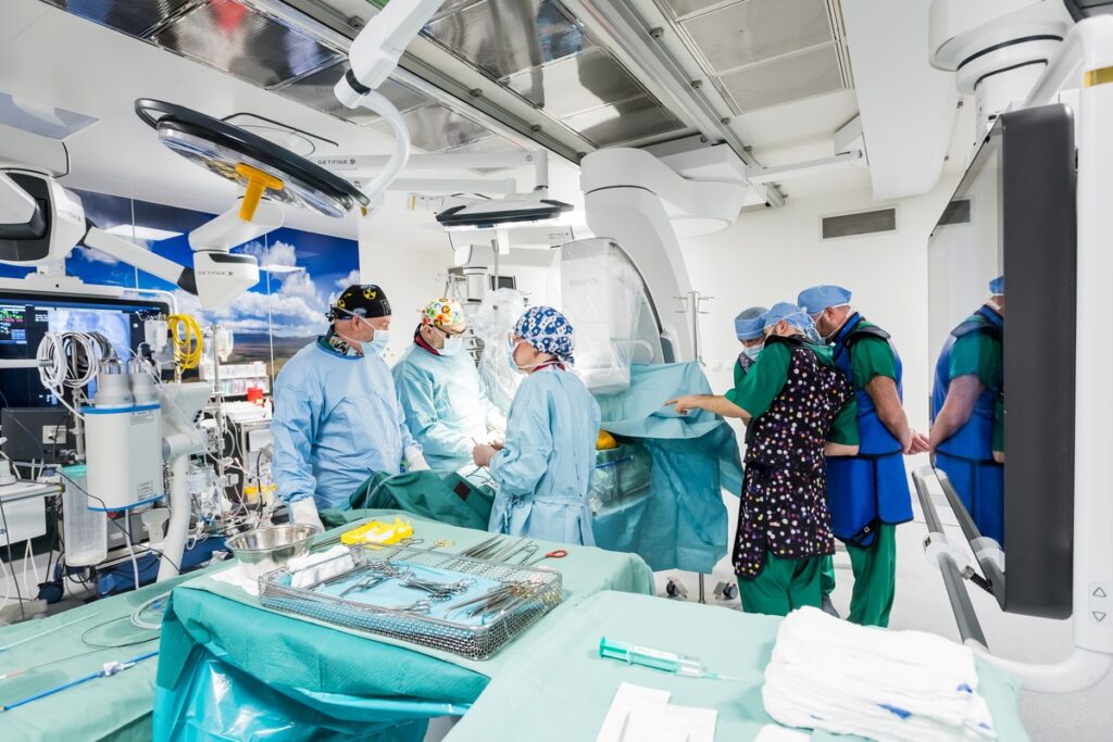 The 1000th transcatheter aortic valve implantation in the hybrid operating room of the Cardiac Surgery Clinic at Jurasz University Hospital in Bydgoszcz, photo by Tomasz Czachorowski/eventphoto.com.pl for UMWKP