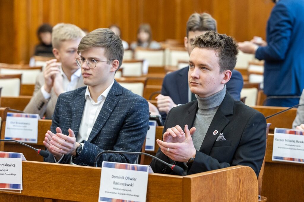 Posiedzenie Młodzieżowego Sejmiku Województwa, fot. Szymon Zdziebło/tarantoga.pl dla UMWKP