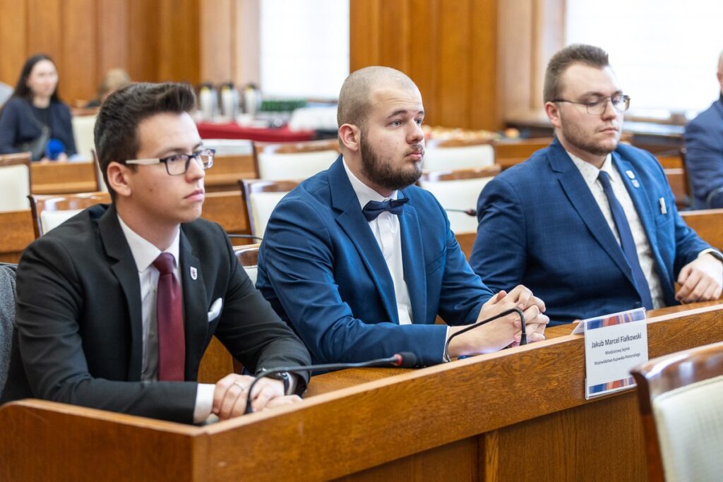 Posiedzenie Młodzieżowego Sejmiku Województwa, fot. Szymon Zdziebło/tarantoga.pl dla UMWKP