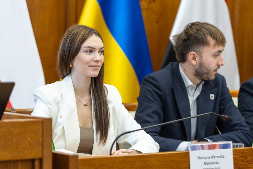 Posiedzenie Młodzieżowego Sejmiku Województwa, fot. Szymon Zdziebło/tarantoga.pl dla UMWKP