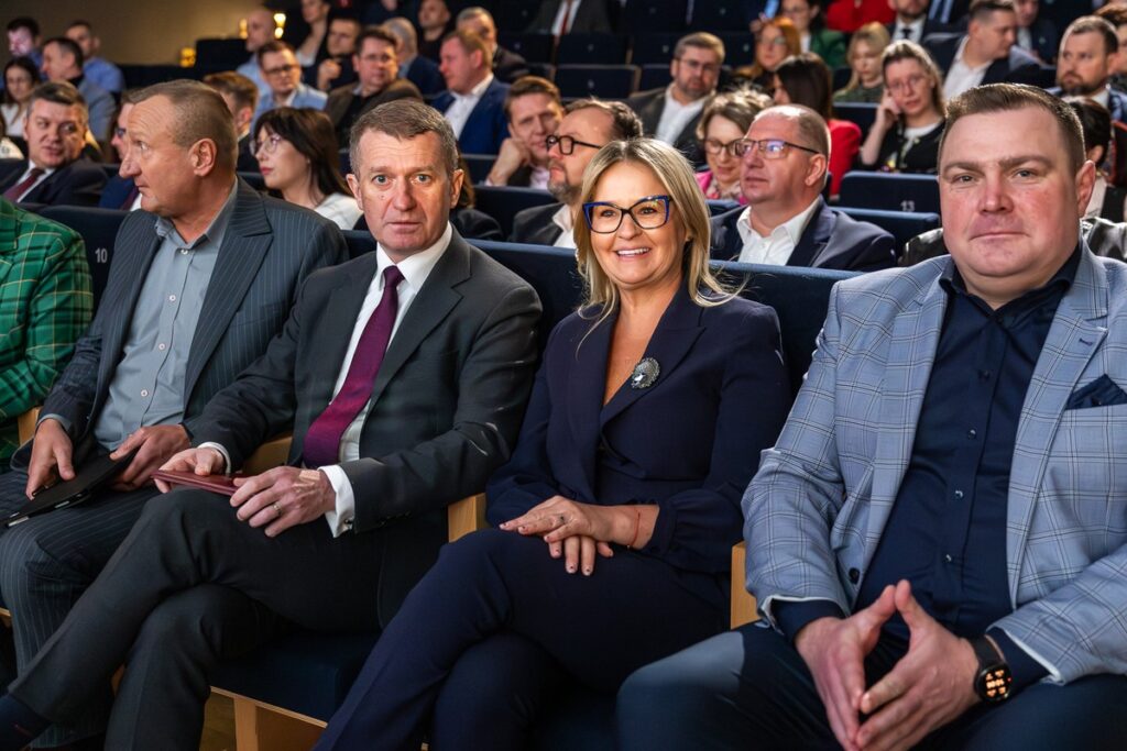 Meeting at the Brześć Centre for Culture and History "Wahadło" on the Expansion of Sports Infrastructure in the region, photo by Szymon Zdziebło / tarantoga.pl for UMWKP