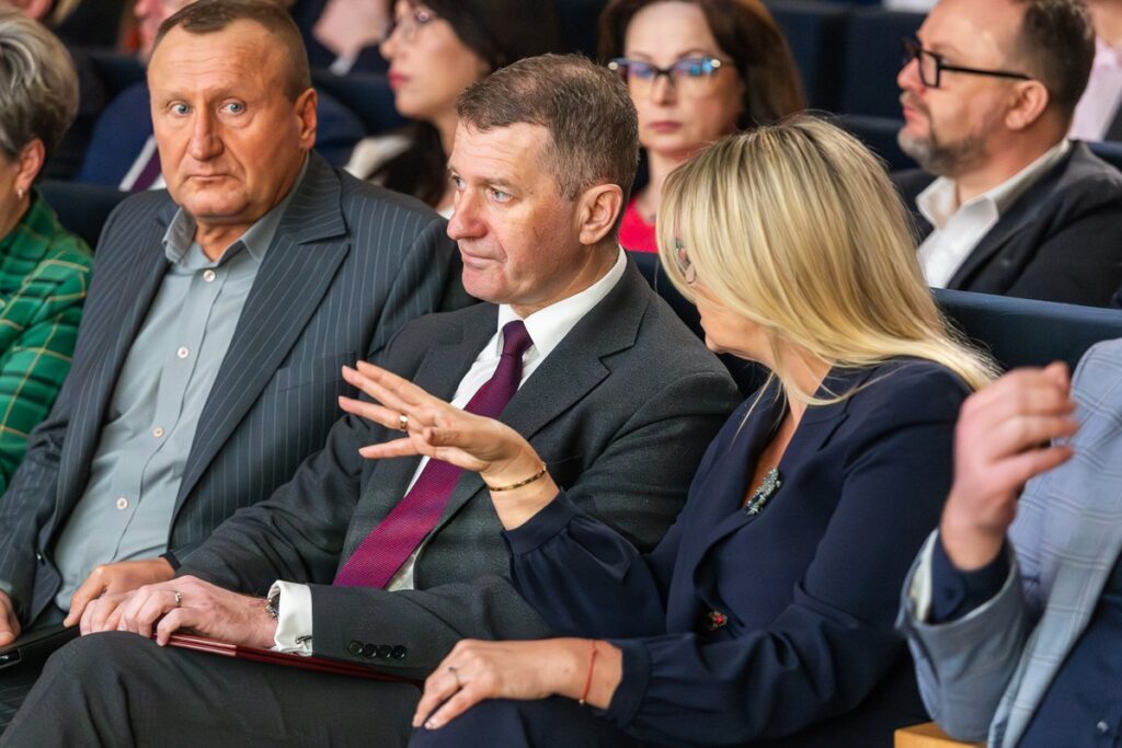 Meeting at the Brześć Centre for Culture and History "Wahadło" on the Expansion of Sports Infrastructure in the region, photo by Szymon Zdziebło / tarantoga.pl for UMWKP