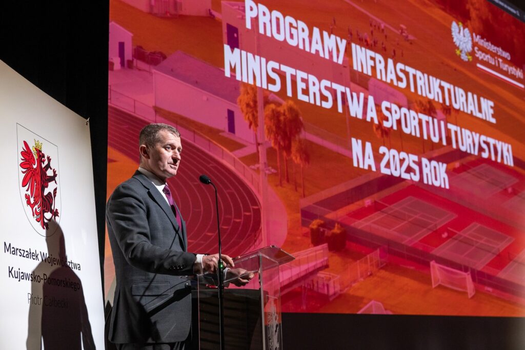 Meeting at the Brześć Centre for Culture and History "Wahadło" on the Expansion of Sports Infrastructure in the region, photo by Szymon Zdziebło / tarantoga.pl for UMWKP