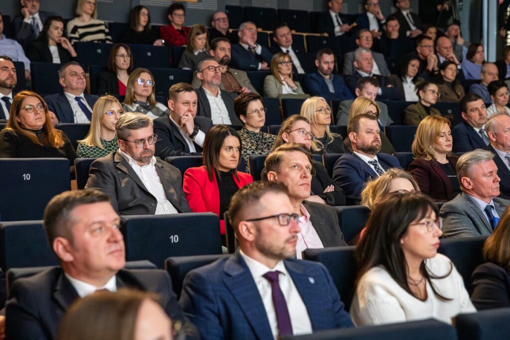 Meeting at the Brześć Centre for Culture and History "Wahadło" on the Expansion of Sports Infrastructure in the region, photo by Szymon Zdziebło / tarantoga.pl for UMWKP