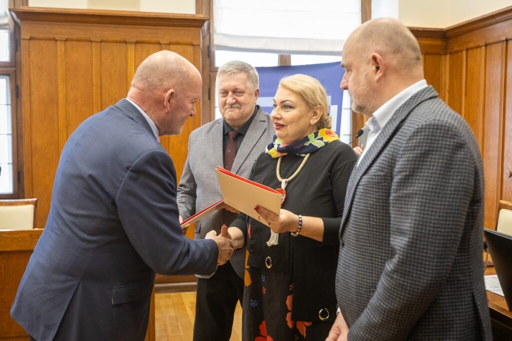 Ceremonia przekazania umów FEdKP, 28 lutego 2025, fot. Szymon Zdziebło/tarantoga.pl dla UMWKP