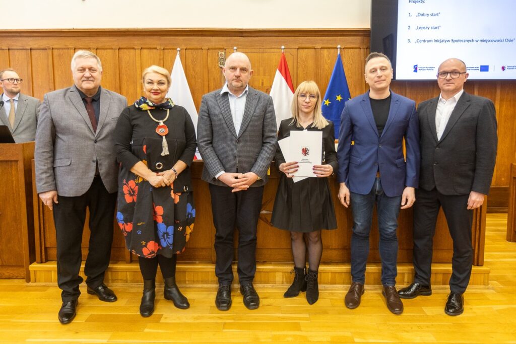 Ceremonia przekazania umów FEdKP, 28 lutego 2025, fot. Szymon Zdziebło/tarantoga.pl dla UMWKP