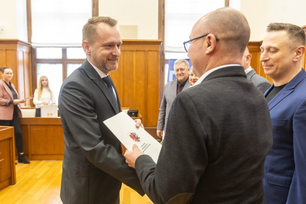 Ceremonia przekazania umów FEdKP, 28 lutego 2025, fot. Szymon Zdziebło/tarantoga.pl dla UMWKP