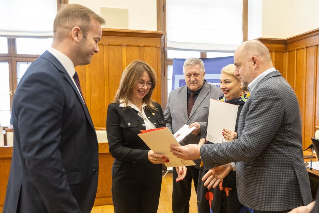 Ceremonia przekazania umów FEdKP, 28 lutego 2025, fot. Szymon Zdziebło/tarantoga.pl dla UMWKP