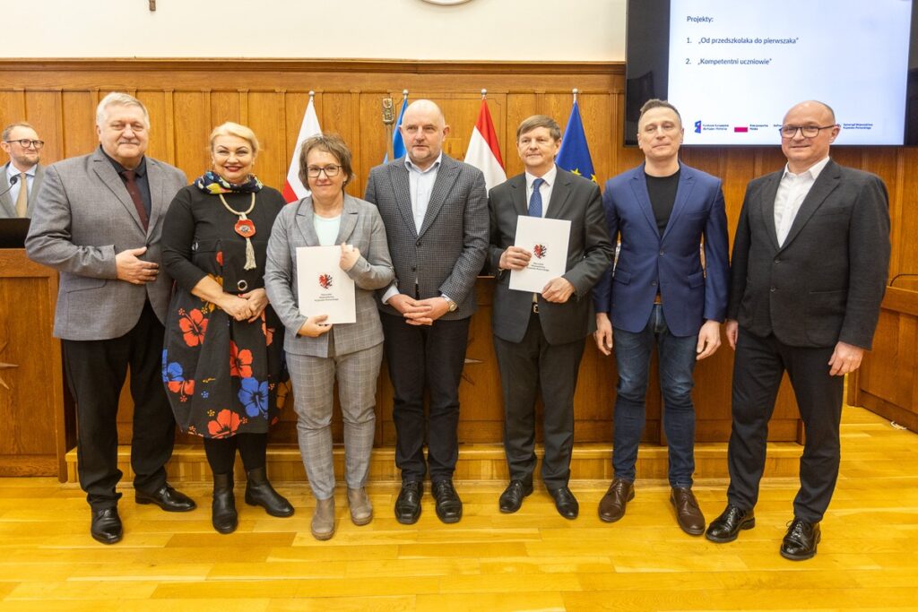 Ceremonia przekazania umów FEdKP, 28 lutego 2025, fot. Szymon Zdziebło/tarantoga.pl dla UMWKP