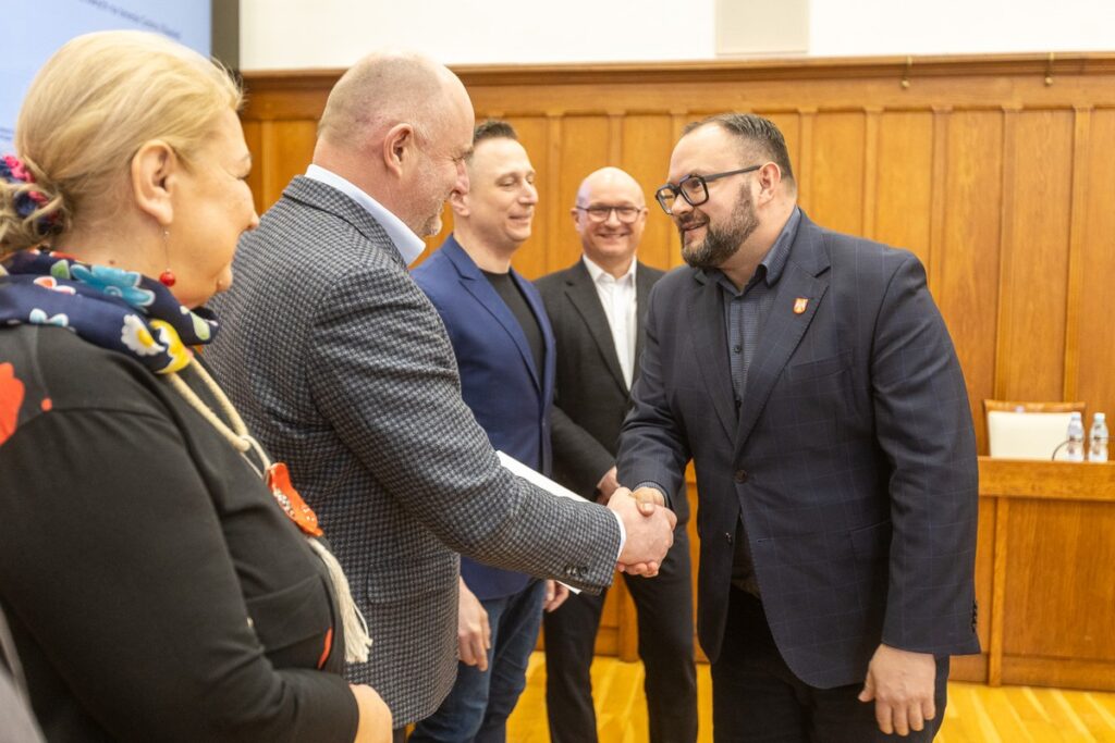 Ceremonia przekazania umów FEdKP, 28 lutego 2025, fot. Szymon Zdziebło/tarantoga.pl dla UMWKP